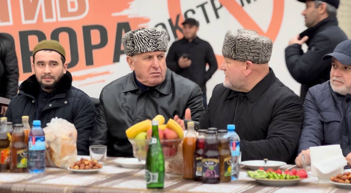 Абдулмуслим Абдулмуслимов организовал коллективный ифтар в Унцукульском районе республики