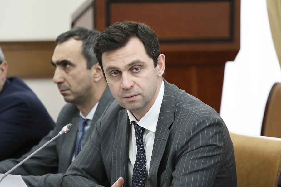 Абдулмуслим Абдулмуслимов предупредил подрядчиков о недопущении срыва сроков строительства социальных объектов