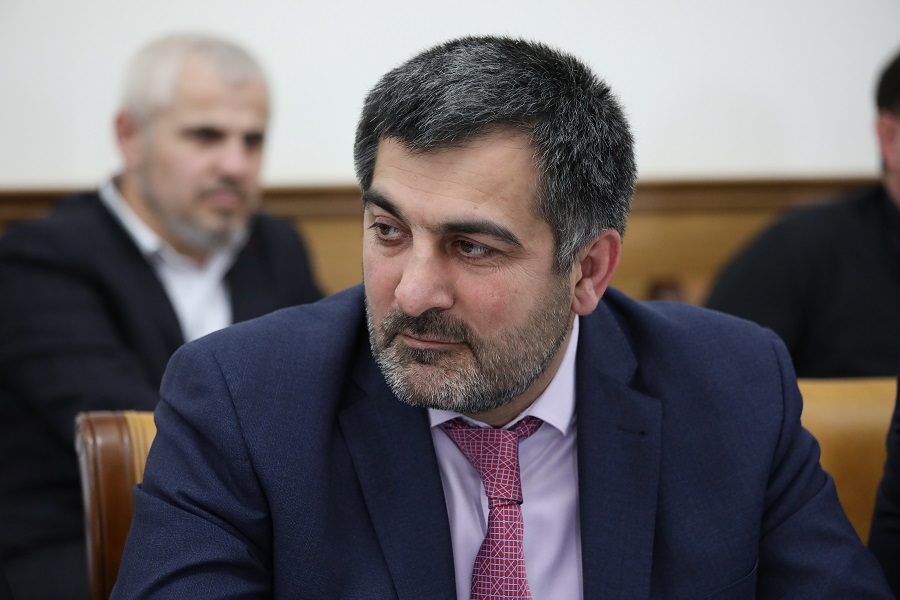 Абдулмуслим Абдулмуслимов предупредил подрядчиков о недопущении срыва сроков строительства социальных объектов
