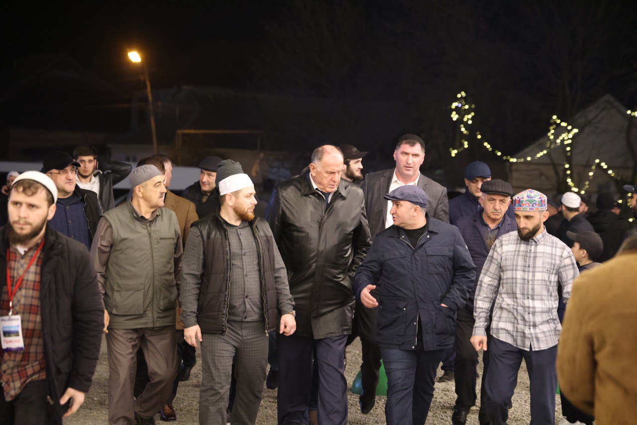Абдулмуслим Абдулмуслимов посетил выставку священных реликвий Пророка Мухаммада