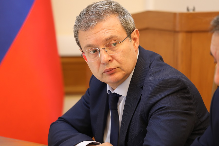 Максим Владимиров провел совещание по вопросам исполнения поручений Президента России в Дагестане
