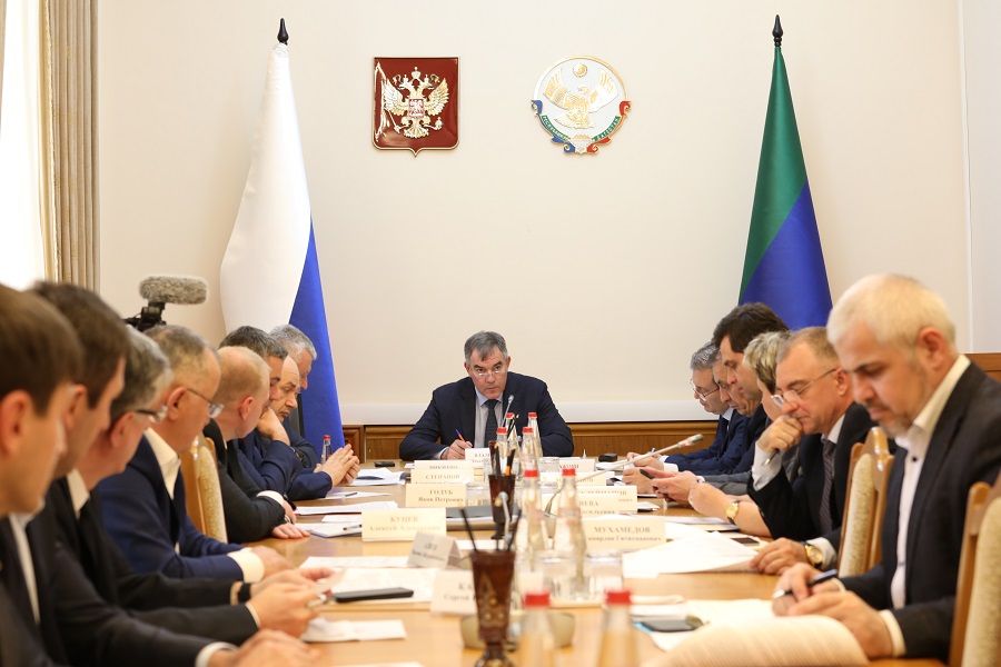 Максим Владимиров провел совещание по вопросам исполнения поручений Президента России в Дагестане