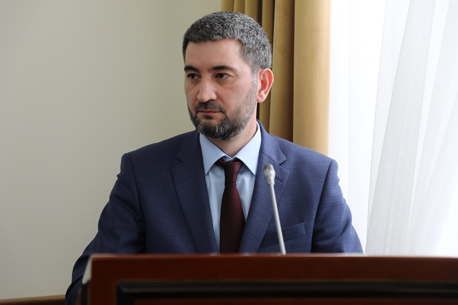 Абдулмуслим Абдулмуслимов провел заседание Оперативного штаба по обеспечению устойчивости развития экономики республики