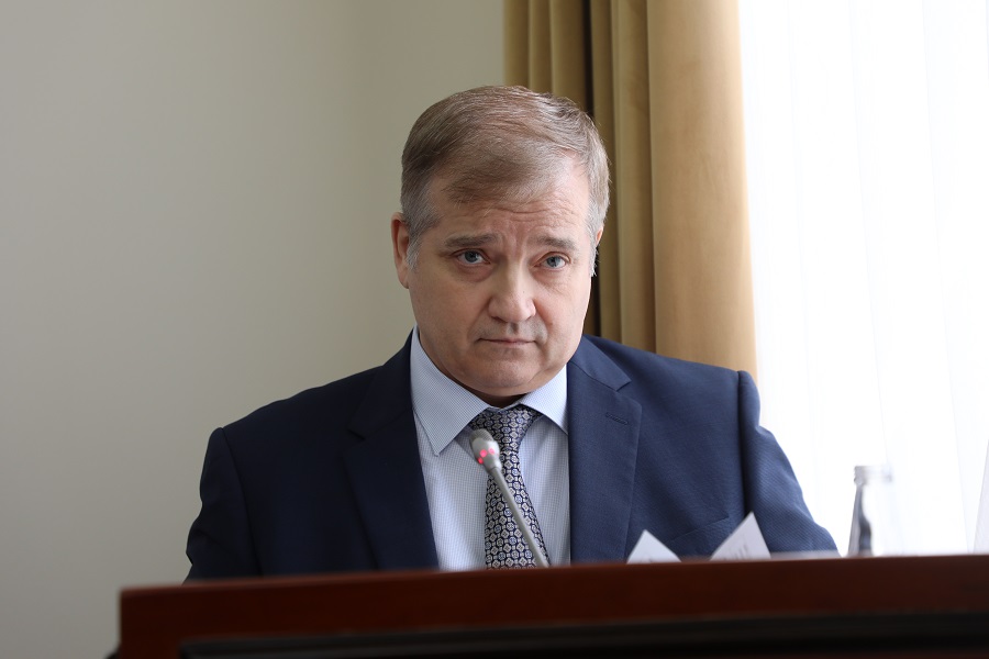 Абдулмуслим Абдулмуслимов провел заседание Оперативного штаба по обеспечению устойчивости развития экономики республики