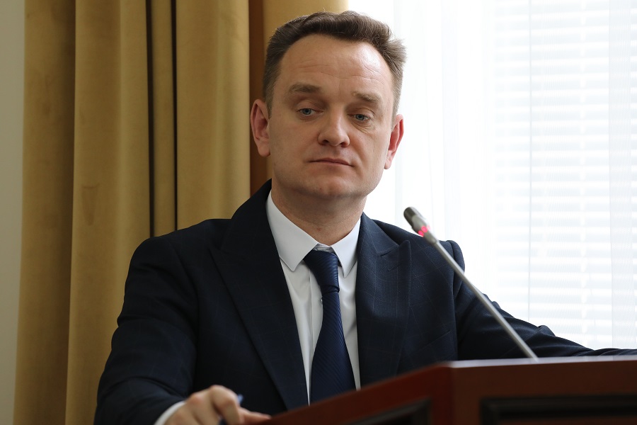 Абдулмуслим Абдулмуслимов провел заседание Оперативного штаба по обеспечению устойчивости развития экономики республики