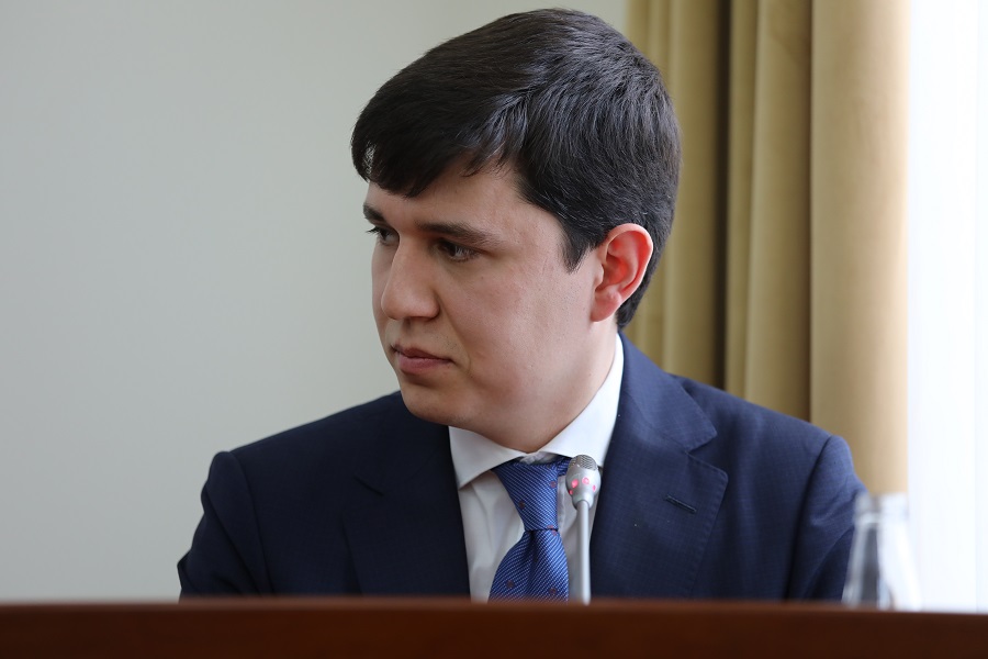 Абдулмуслим Абдулмуслимов провел заседание Оперативного штаба по обеспечению устойчивости развития экономики республики