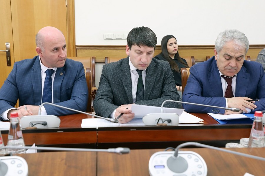 Под руководством Абдулмуслима Абдулмуслимова обсудили ход реализации поручений Главы РД по развитию сельского хозяйства
