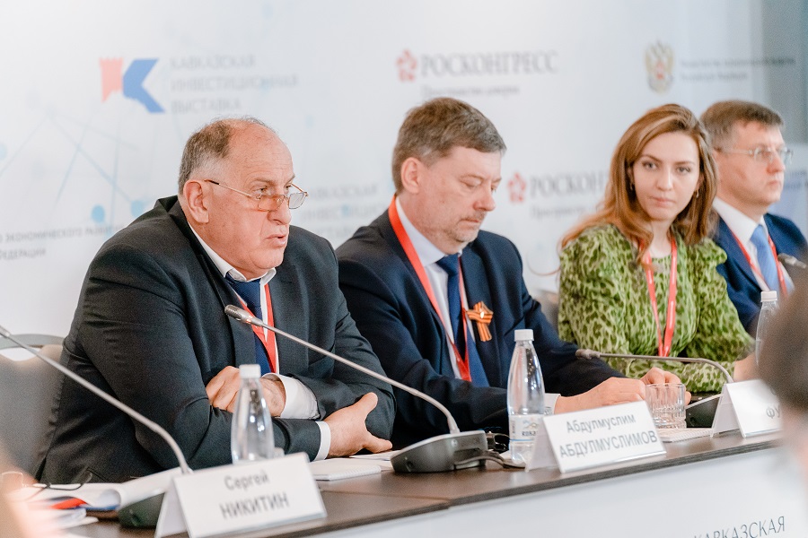 Абдулмуслим Абдулмуслимов в рамках КИВ предложил инвестировать в развитие горных территорий