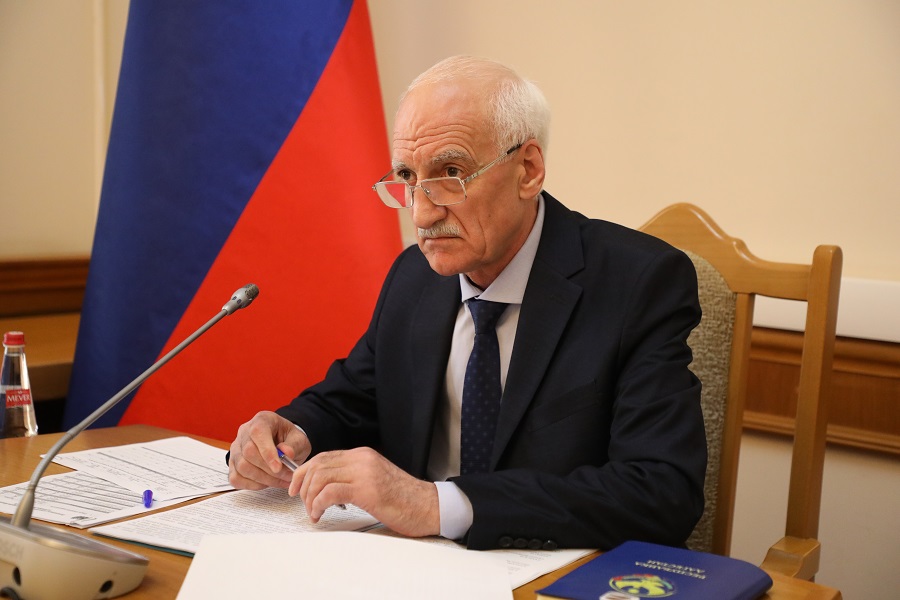 Рамазан Джафаров провёл заседание по вопросам повышения безопасности на дорогах Дагестана