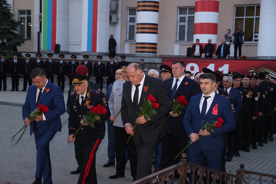 Церемония зажжения Вечного огня на мемориале памяти погибших сотрудников МВД прошла в Махачкале