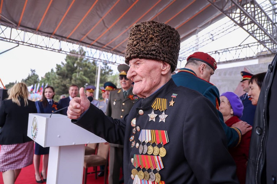 Абдулмуслим Абдулмуслимов принял участие в параде Победы в Каспийске