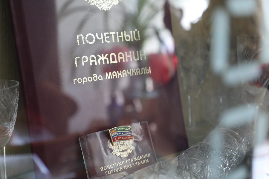 Нариман Абдулмуталибов поздравил ветерана ВОВ Юрия Петрухина с Днем Победы