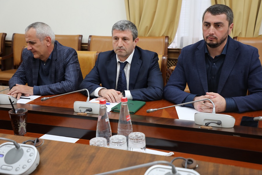 Абдулмуслим Абдулмуслимов поручил выработать меры по развитию природного заповедника «Дагестанский»