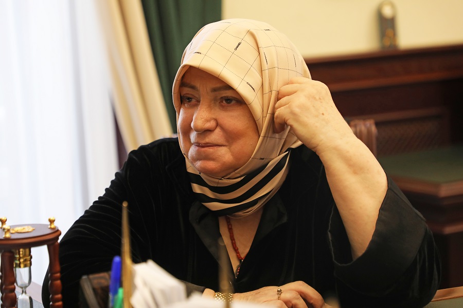 Абдулмуслим Абдулмуслимов встретился с дагестанской поэтессой Залпой Магомедрасуловой