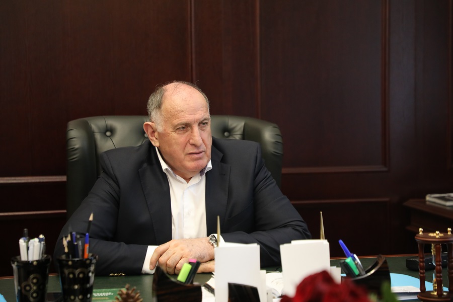Абдулмуслим Абдулмуслимов встретился с дагестанской поэтессой Залпой Магомедрасуловой