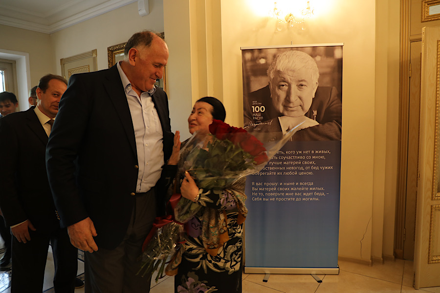 110 лет со дня рождения народного писателя Хизгила Авшалумова отметили в Махачкале