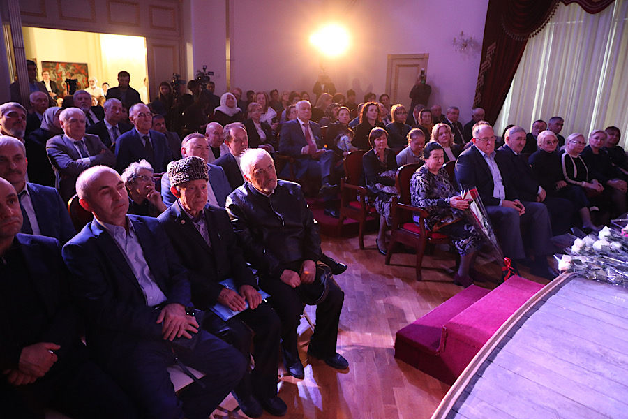 110 лет со дня рождения народного писателя Хизгила Авшалумова отметили в Махачкале