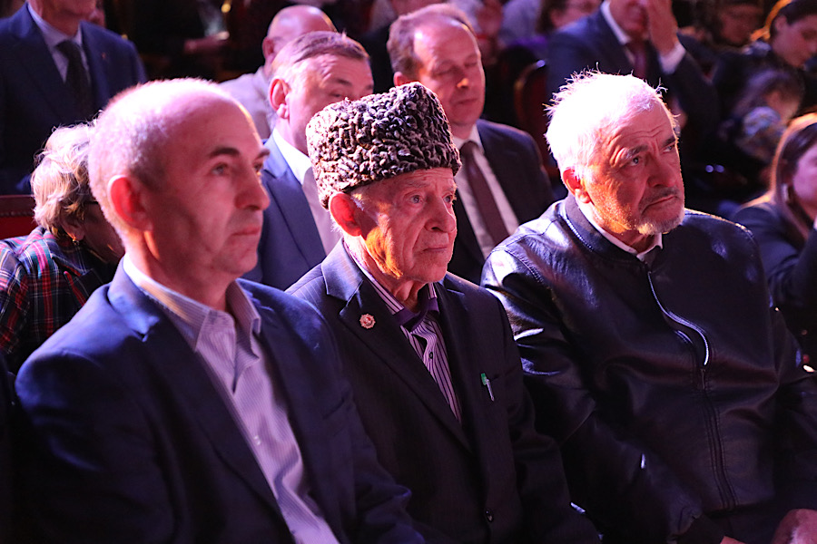 110 лет со дня рождения народного писателя Хизгила Авшалумова отметили в Махачкале