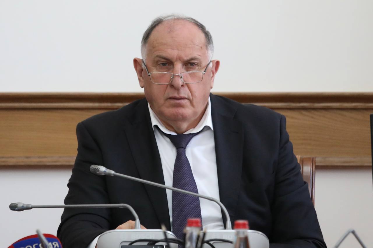 Абдулмуслим Абдулмуслимов поручил проанализировать деятельность розничных и оптовых рынков в Дагестане