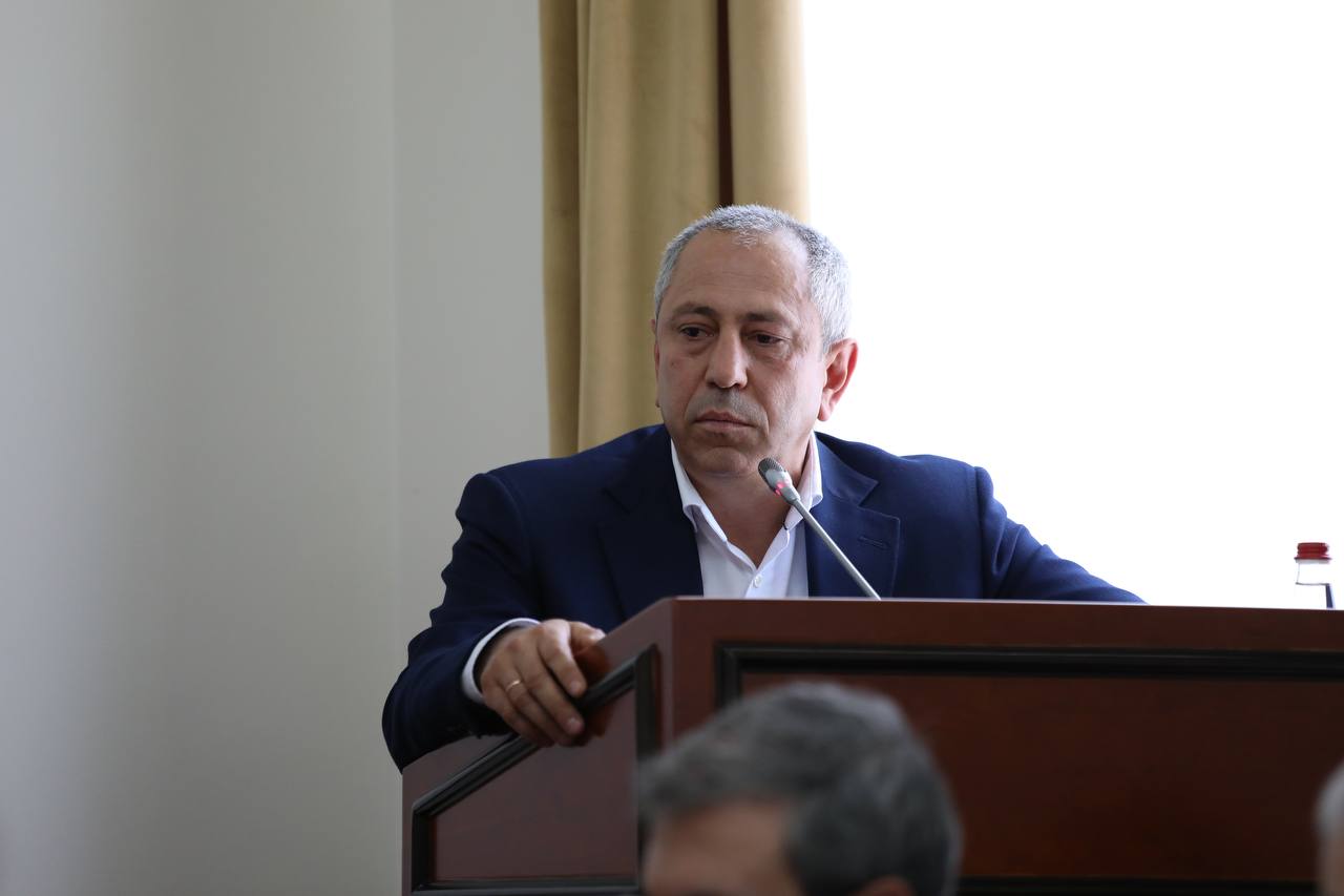 Абдулмуслим Абдулмуслимов поручил проанализировать деятельность розничных и оптовых рынков в Дагестане