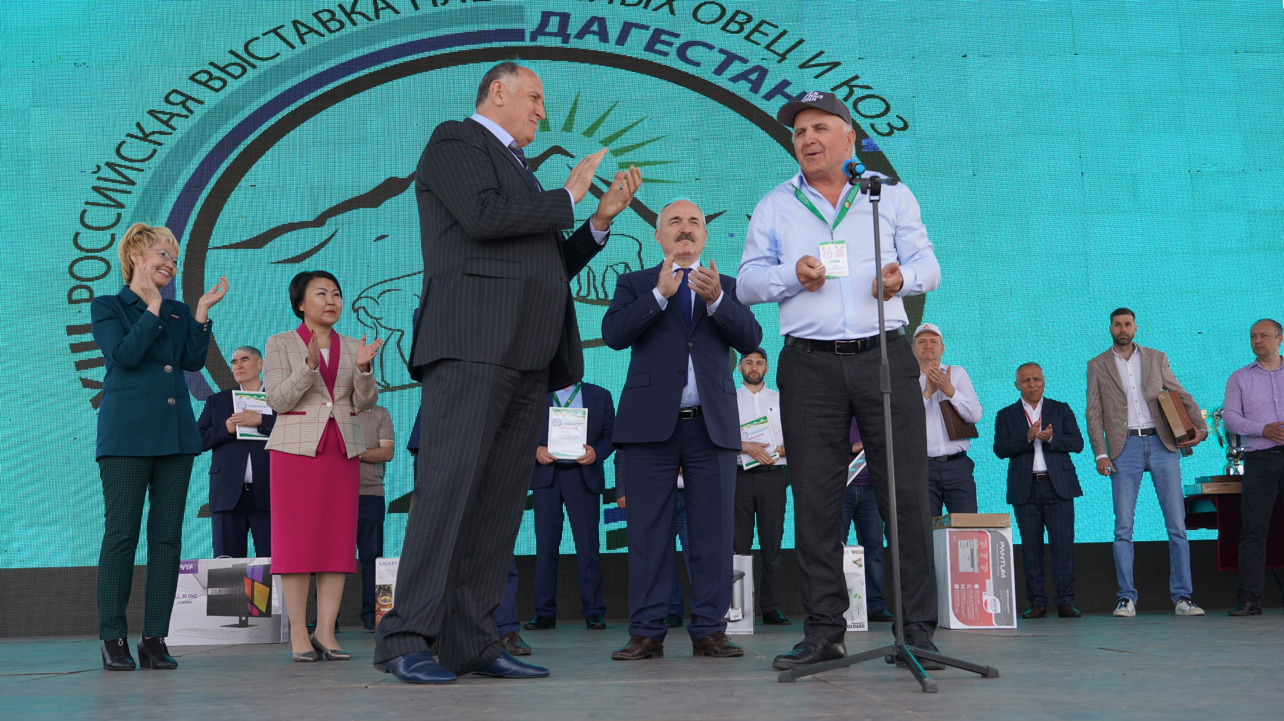 Животновод из Дагестана передаст выигранный автомобиль в зону СВО