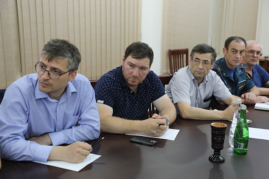 Абдулмуслим Абдулмуслимов провёл внеплановое заседание Оперштаба в связи с ситуацией с последствием стихии в Буйнакске