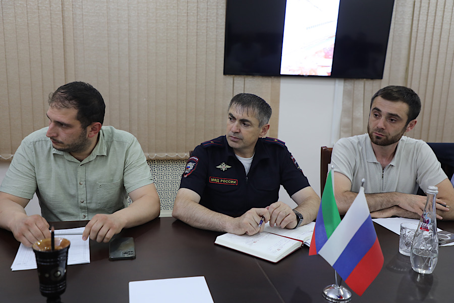 Абдулмуслим Абдулмуслимов провёл внеплановое заседание Оперштаба в связи с ситуацией с последствием стихии в Буйнакске