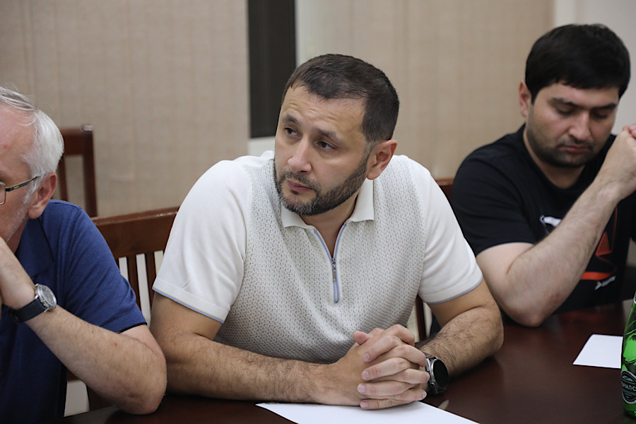 Абдулмуслим Абдулмуслимов провёл внеплановое заседание Оперштаба в связи с ситуацией с последствием стихии в Буйнакске