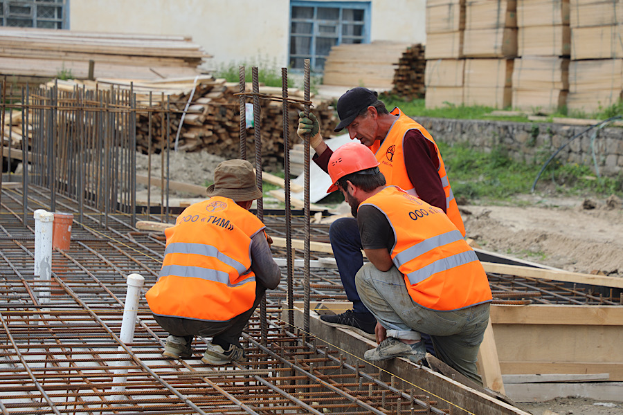 В Ахвахском районе начато строительство швейного цеха на 60 рабочих мест