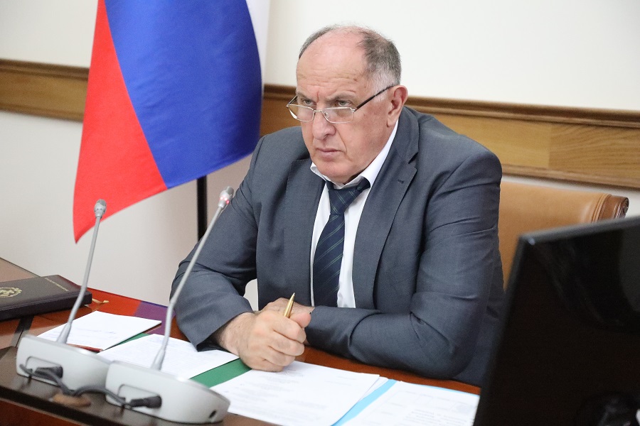 Ход строительства мусоросортировочных комплексов обсудили под руководством Абдулмуслима Абдулмуслимова