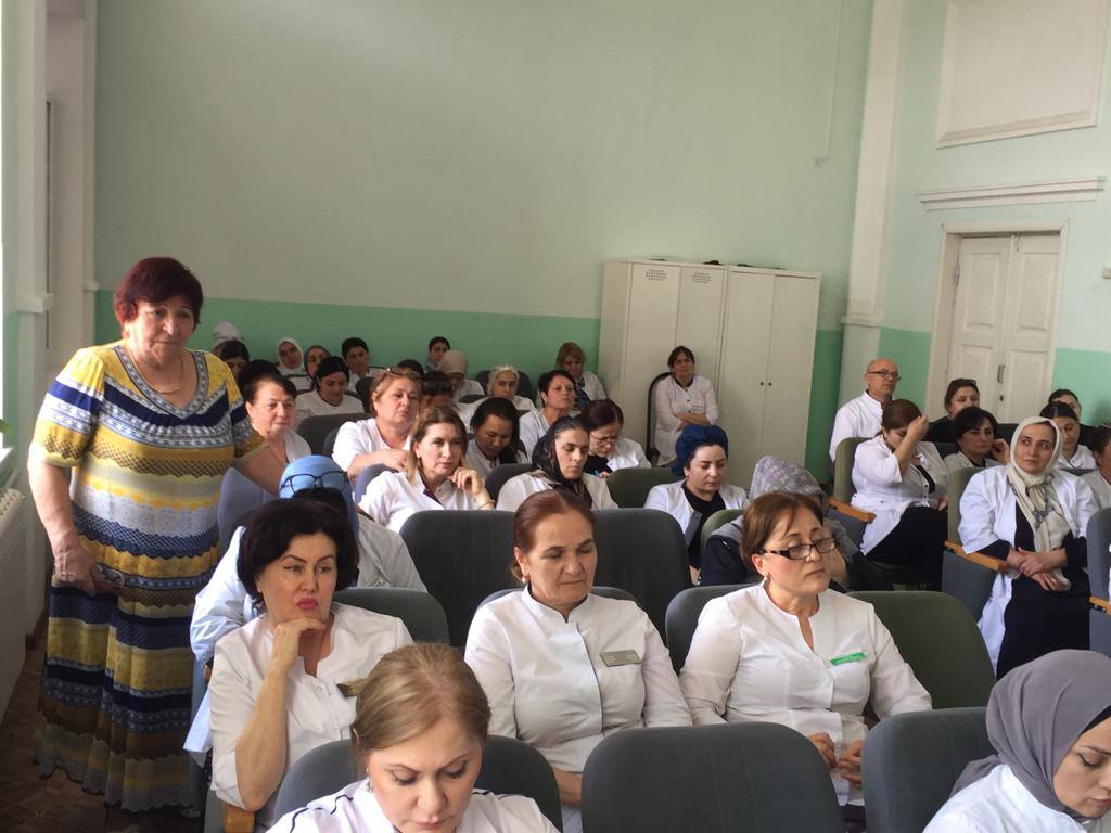 Вице-премьер Абдурахман Махмудов посетил больницу города Каспийска