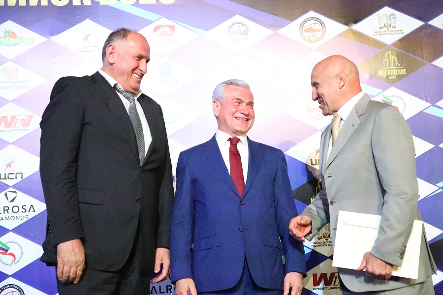 Абдулмуслим Абдулмуслимов принял участие в открытии Чемпионата России по спортивной борьбе