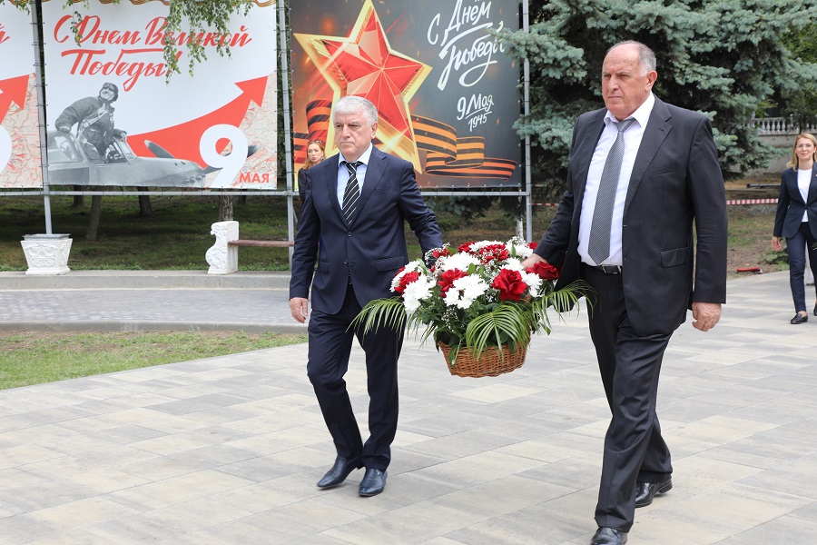 Абдулмуслим Абдулмуслимов почтил память дагестанцев-фронтовиков