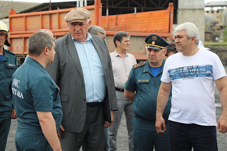 Пострадавшие от града крыши домов в Буйнакске восстановят за счет республиканских средств