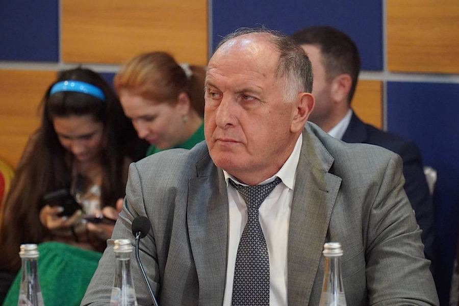Абдулмуслим Абдулмуслимов предложил ввести законодательное регулирование отрасли молодежного туризма
