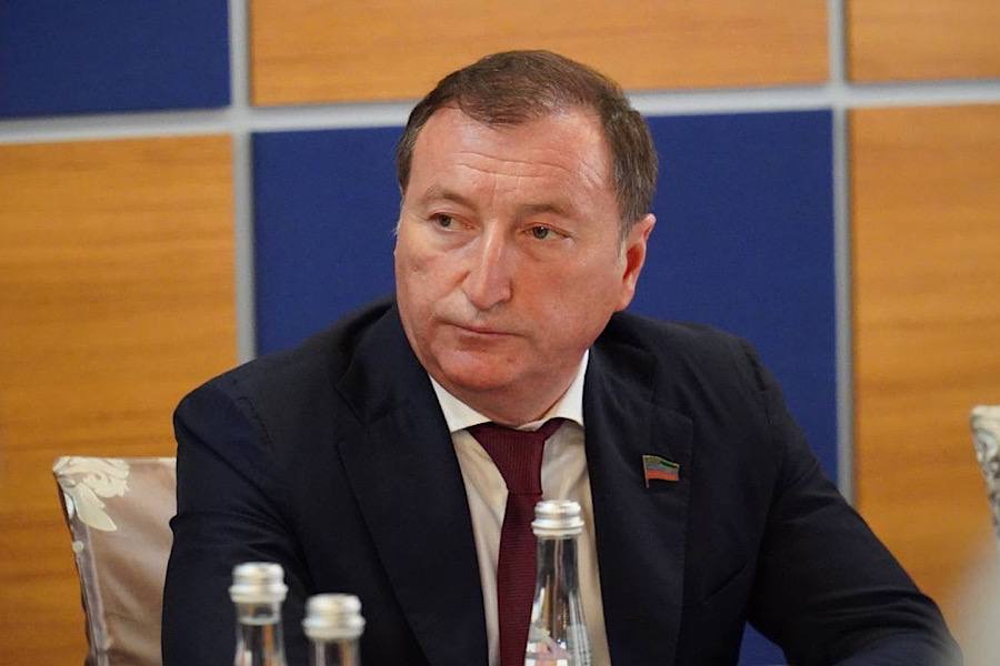 Абдулмуслим Абдулмуслимов предложил ввести законодательное регулирование отрасли молодежного туризма