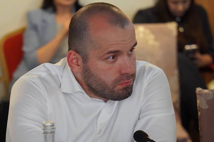 Абдулмуслим Абдулмуслимов предложил ввести законодательное регулирование отрасли молодежного туризма