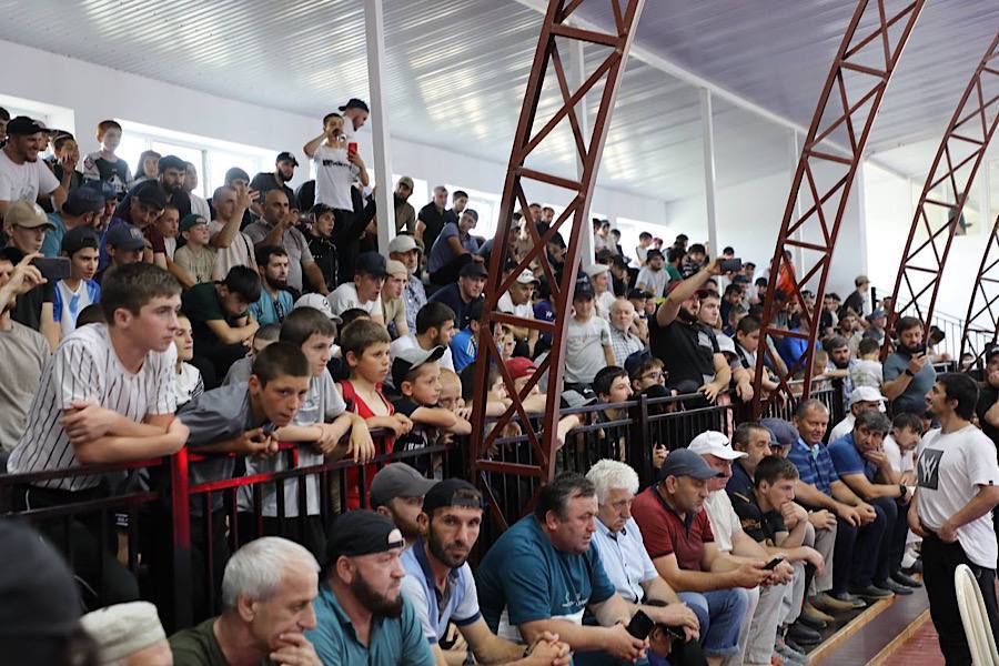 Абдулмуслим Абдулмуслимов поздравил победителей чемпионата Ахвахского района по вольной борьбе