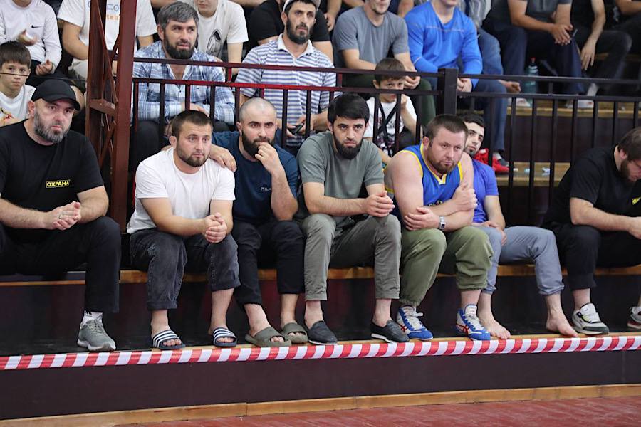 Абдулмуслим Абдулмуслимов поздравил победителей чемпионата Ахвахского района по вольной борьбе