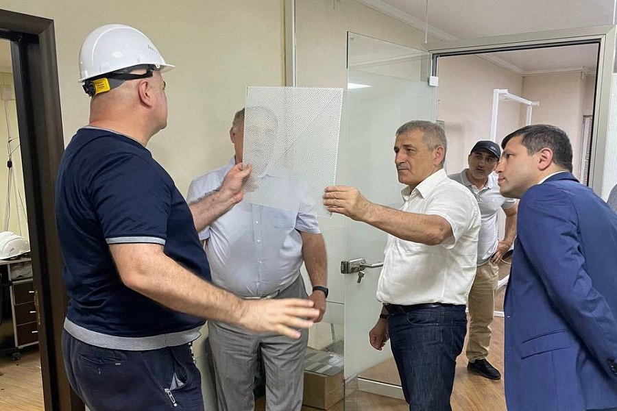 Ризван Газимагомедов ознакомился с производственным потенциалом ООО «Стеклопроект»