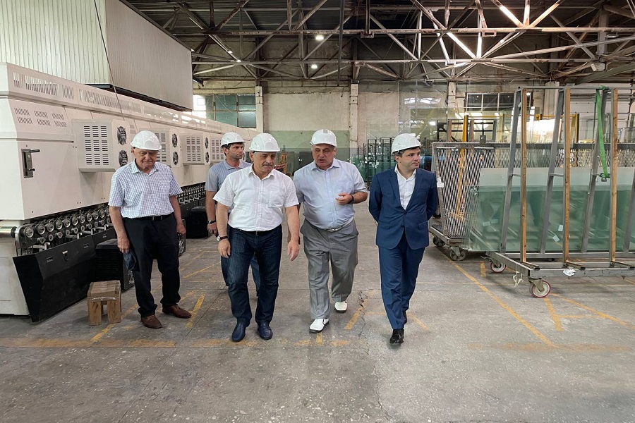 Ризван Газимагомедов ознакомился с производственным потенциалом ООО «Стеклопроект»