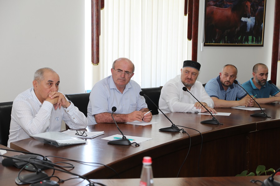 Нариман Абдулмуталибов провел рабочее совещание в Минсельхозпроде