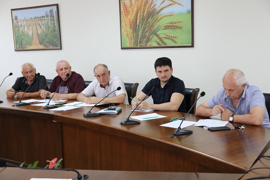 Нариман Абдулмуталибов провел рабочее совещание в Минсельхозпроде