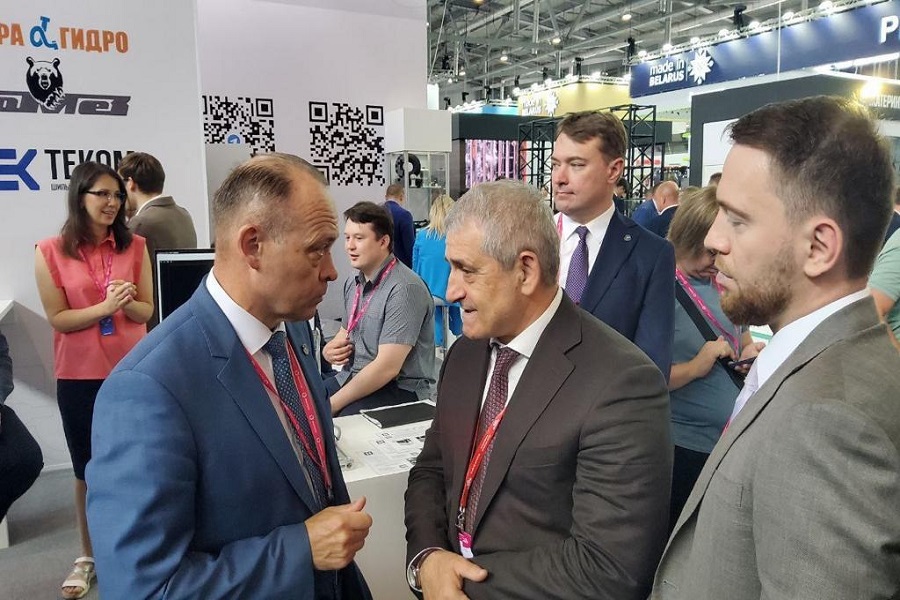 Власти Дагестана и Свердловской области начали проработку плана мероприятий по укреплению сотрудничества
