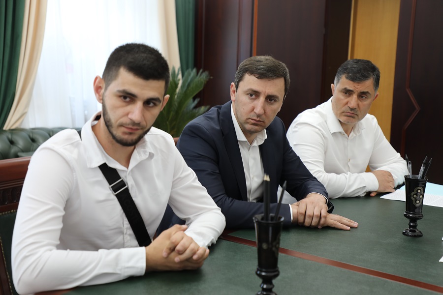 Руслан Алиев провел встречу с участником спецоперации Азаматом Мамаевым