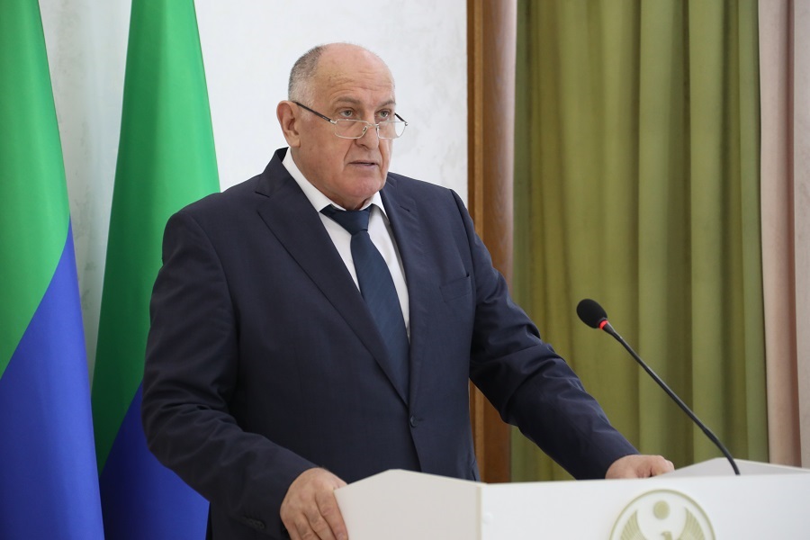 Абдулмуслим Абдулмуслимов вручил госнаграды отличившимся дагестанцам в День Конституции республики