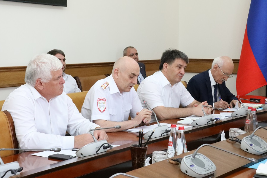 В Дагестане пересмотрят финансирование мероприятий для обеспечения безопасности на дорогах