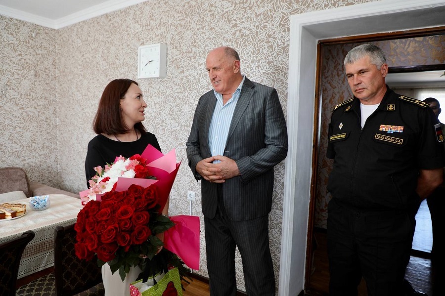 Абдулмуслим Абдулмуслимов навестил семью погибшего на СВО майора Алексея Суханова