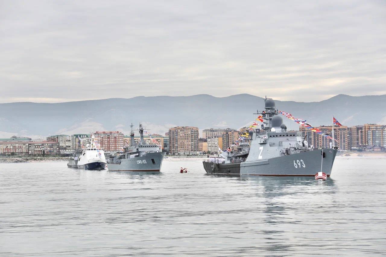 В Дагестане масштабно отпраздновали День Военно-морского флота России