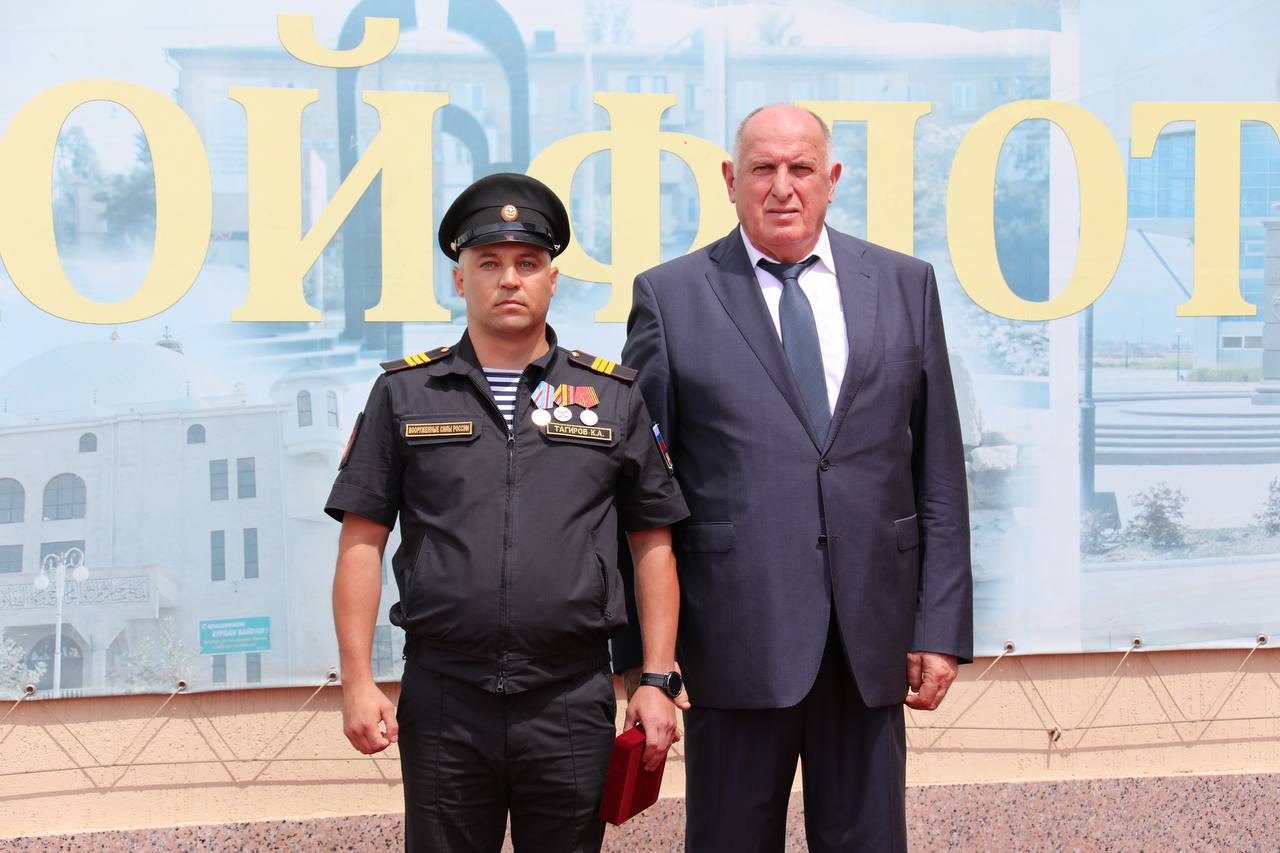 В День ВМФ в Дагестане наградили отличившихся военнослужащих